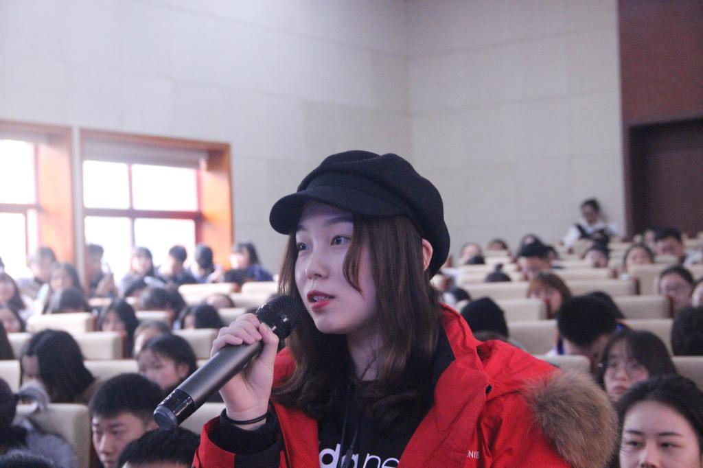 员工积极提问