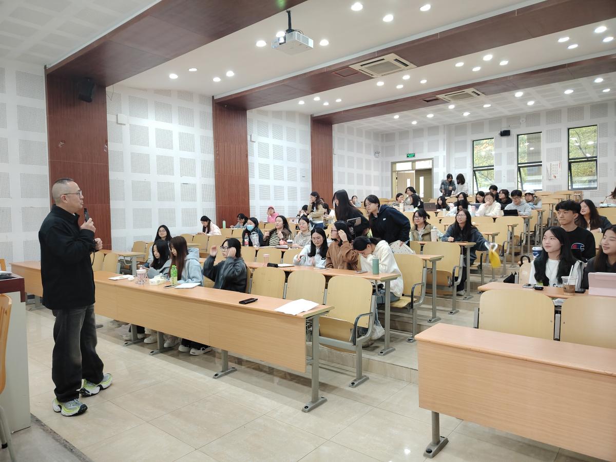 分享会现场2.jpg